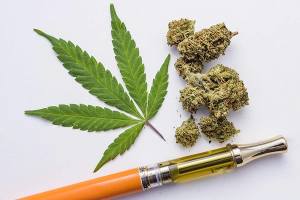 Cannabis-Leaf-Buds-THC-Oil-Va